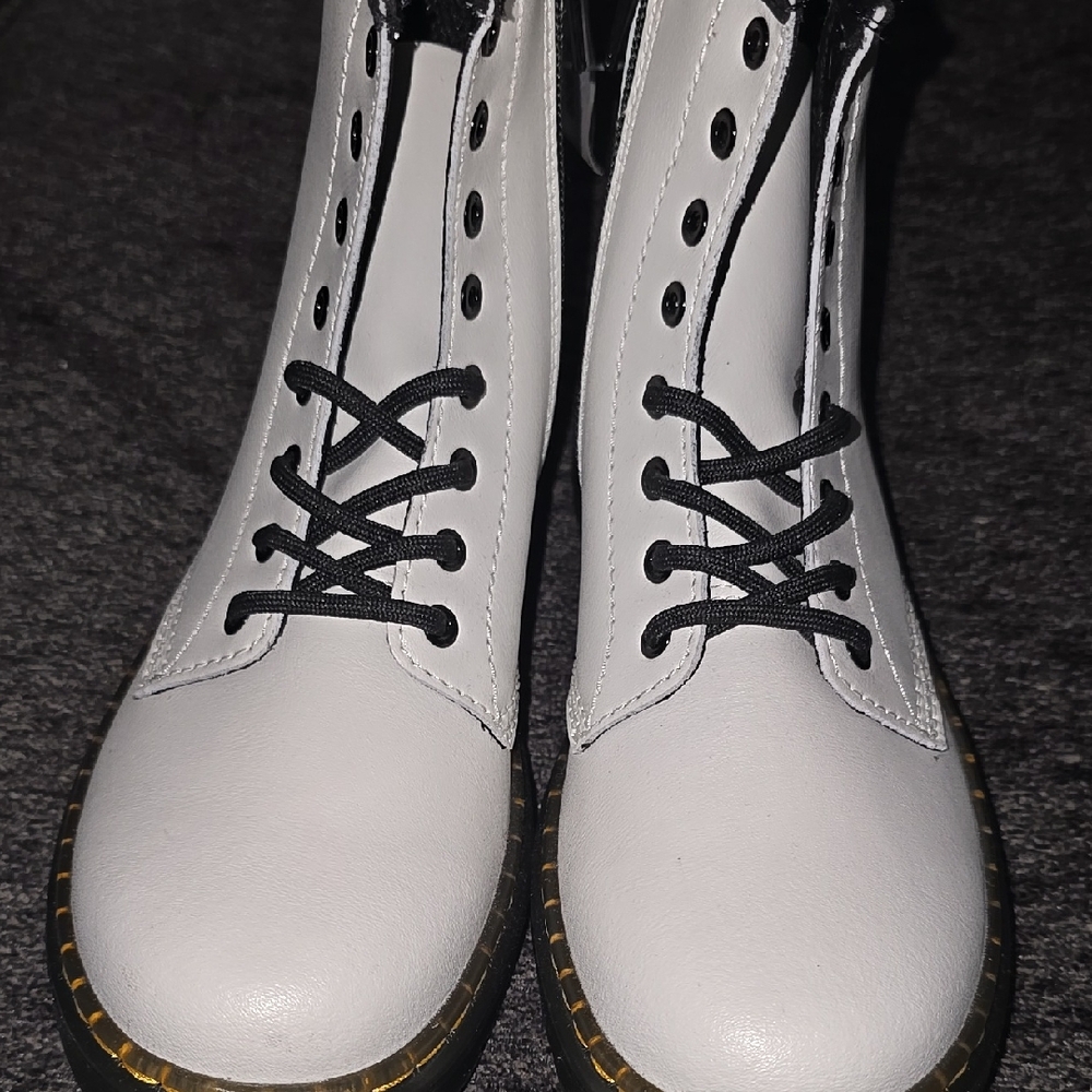 ❤️Dr. Martens Kids White Boots